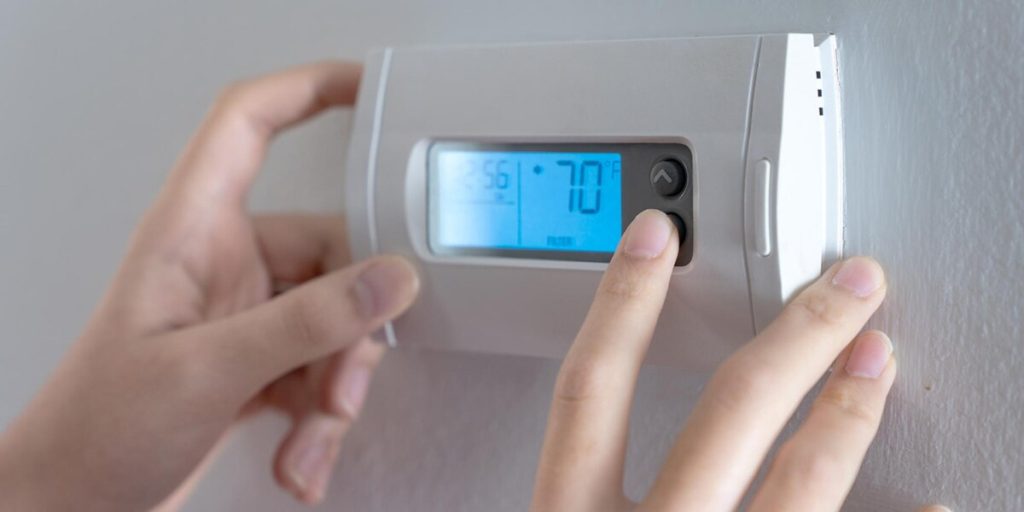 how to set thermostat to save money